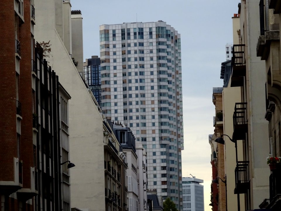 Immeuble hôtel Adagio, au bout de la rue du Théâtre, 15e a… 