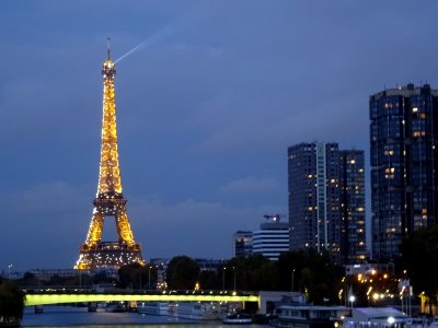 La Tour Eiffel et les immeubles du Front de Seine, 15e arr… 