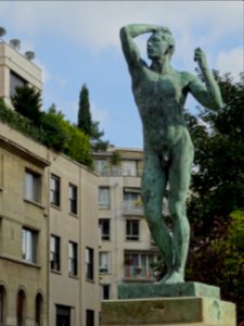 Sculpture de bronze L’Age d’airain, 1932 par Rodin, plac… 