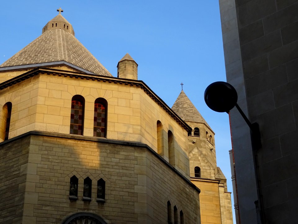 Arrière de l'église Saint-Pierre-de-Chaillot, par le 26 ru… 