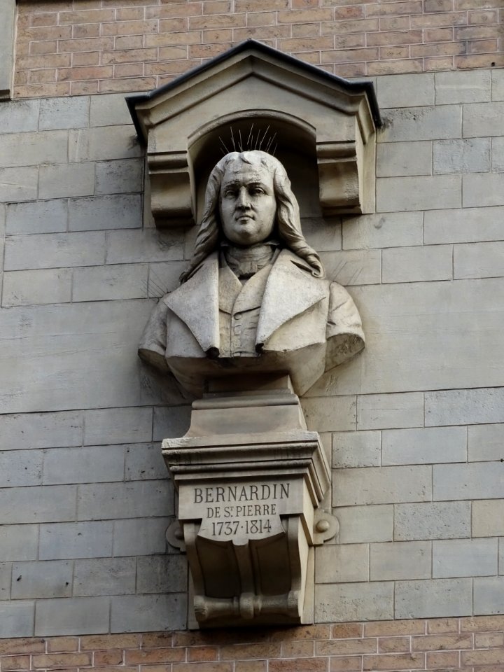 Buste de Bernardin de St Pierre 1737-1814 sur la façade du… 