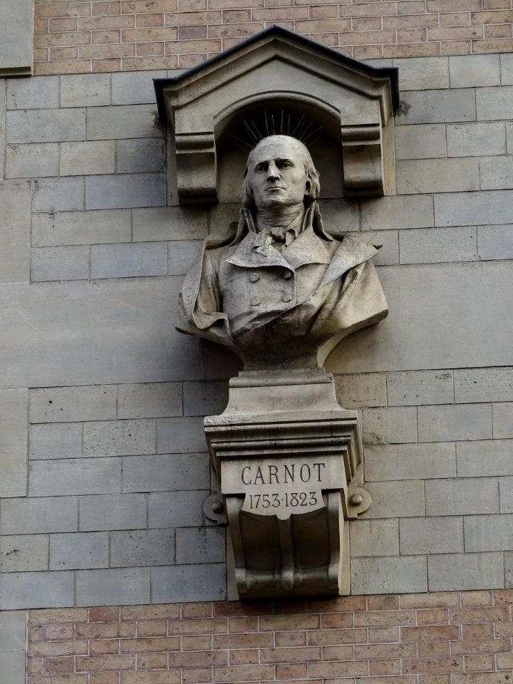 Buste de Carnot 1753-1823 sur la façade du lycée Janson de… 