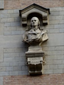 Buste de Carnot 1753-1823 sur la façade du lycée Janson de… 