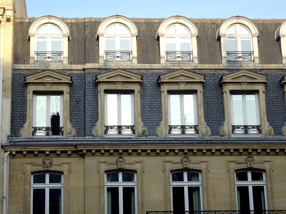 Détail de la façade de l'Hôtel Intercontinental, avenue de… 