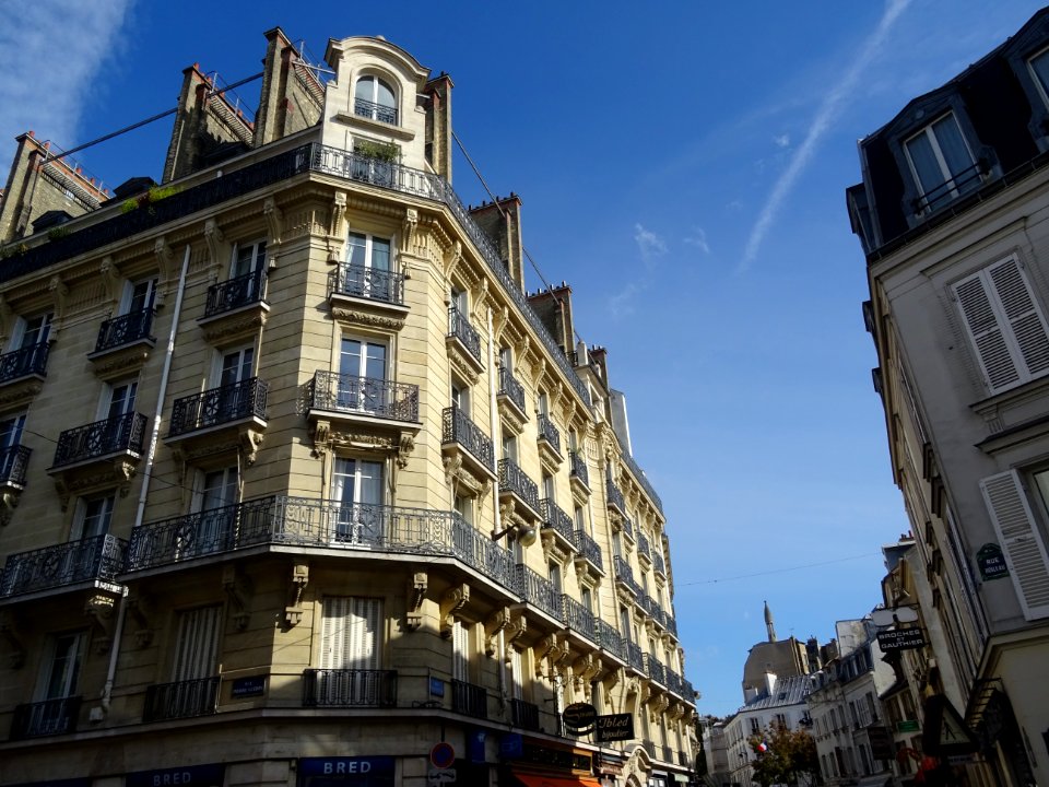 Immeuble au croisement rue Pierre Guérin et rue d'Auteuil,… 