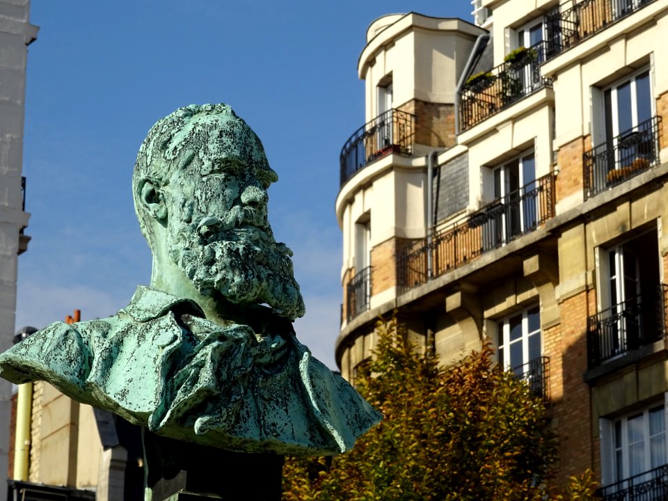 Sculpture de la tête d'Adolphe Yon, peintre français, 1817… 