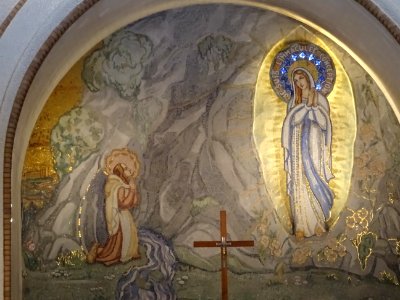 Fresque au fond de la chapelle Sainte Bernadette, 16e arr.… photo