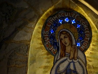 Je suis l'immaculée conception, fresque au fond de la ch… 