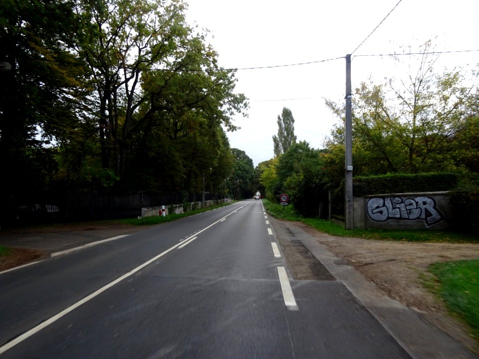 Traversée du Bois de Chigny, avenue Raymond-Poincaré, près… 