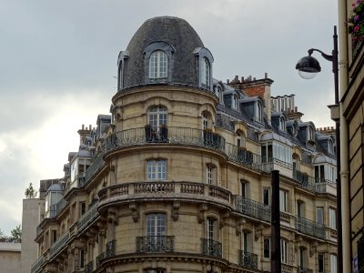 Immeuble à l'angle de l'Avenue Mozart et de la Chaussée Mu… 