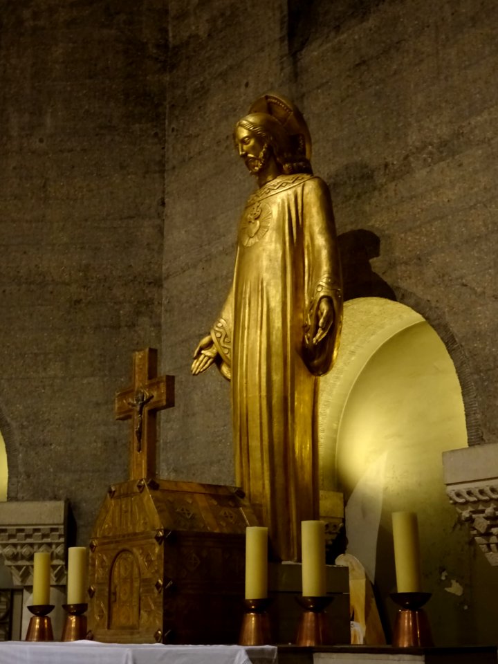 Statut du Christ, Chapelle du Sacré Coeur, à l'intérieur d… 