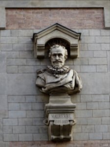 Buste de Malherbe 1555-1628 sur la façade du lycée Janson … 
