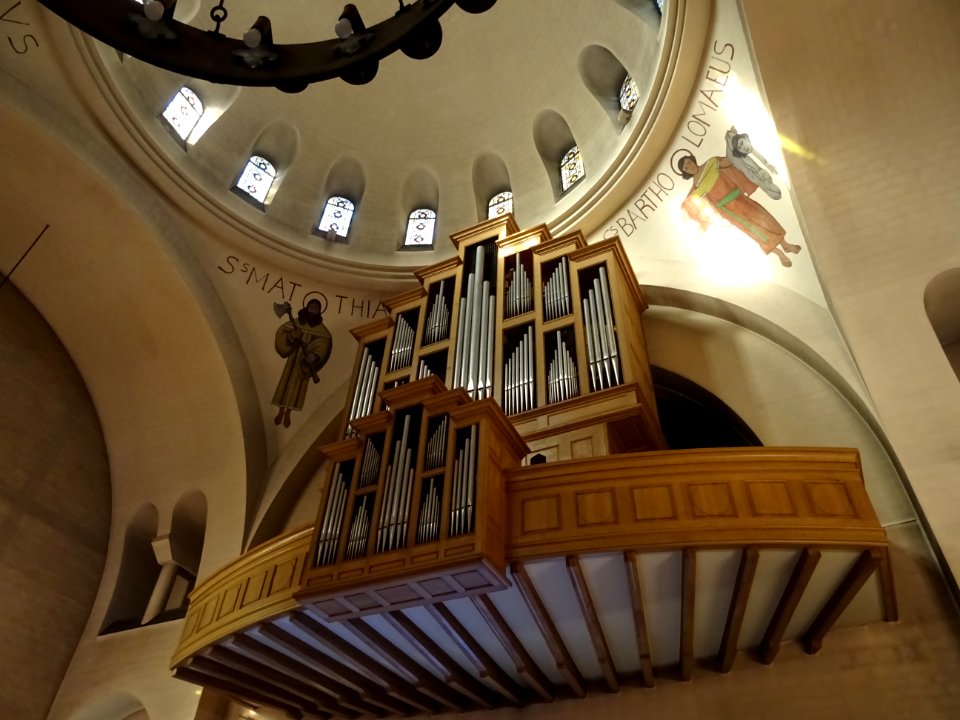 Orgue de l'église Saint-Ferdinand-des-Ternes, à l'angle de… 