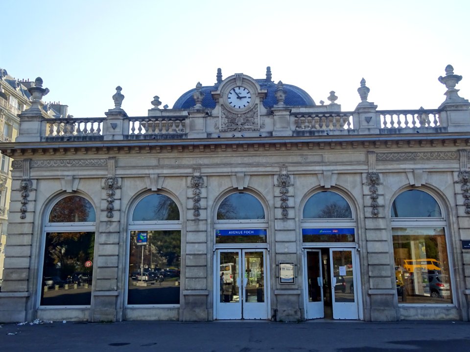 Gare RER Avenue Foch, en face du 94 avenue Flandrin, 16e… 
