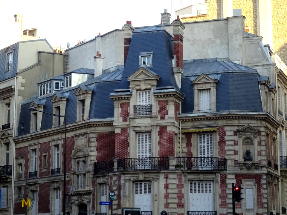 Immeuble Place de la République d'Equateur et au 51 boulev… 