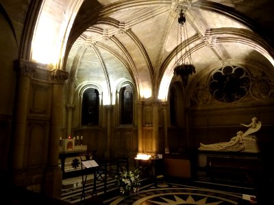 Nef, église Notre-Dame-de-Compassion de Paris, place du Gé… 