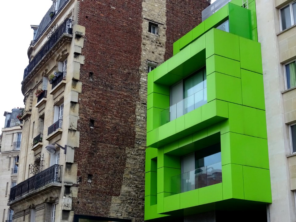 Immeuble moderne vert acidulé, 43 bis rue Desnouettes, 15e… 