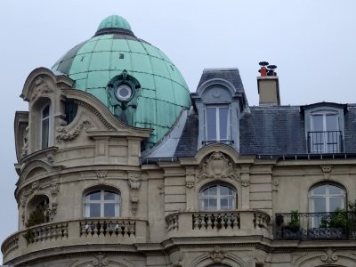 Toit et dôme de l'immeuble au 2 rue Lecourbe, 15e arr., Pa… 