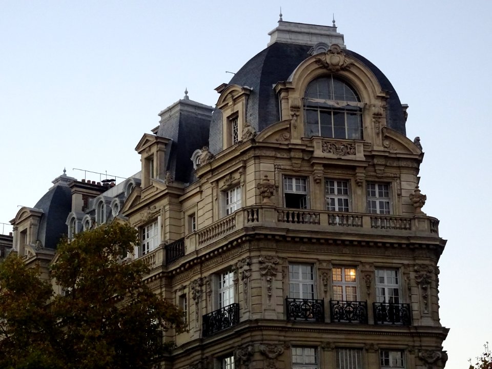 Immeuble à l'angle du Boulevard des Batignolles, limite du… 