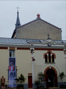 Entrée de l'église Saint Jean-Baptiste de la Salle, côté r… 