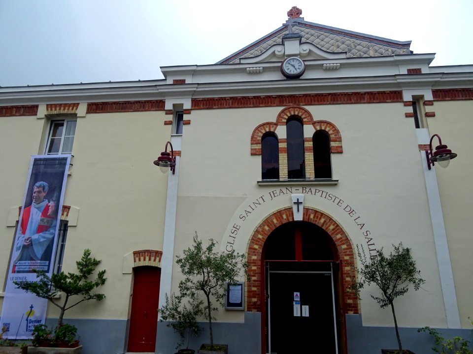 Eglise Saint Jean-Baptiste de la Salle, coté rue Falguière… 