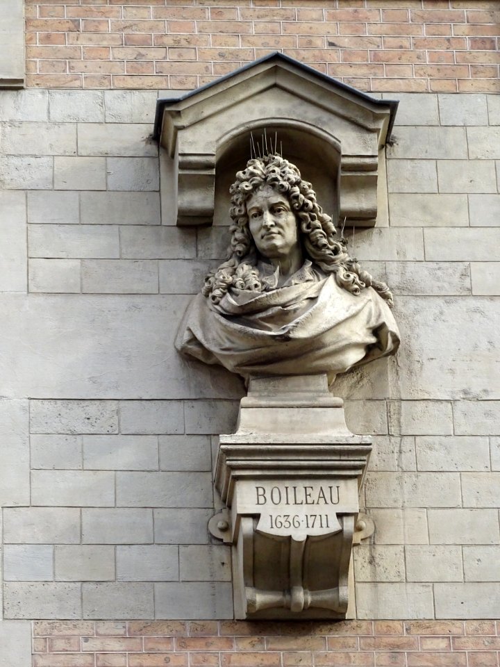 Buste de Boileau 1636-1711 sur la façade du lycée Janson d… 