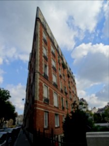 Immeuble en briques rouges au 35 rue Singer, 16e arr., Par… 