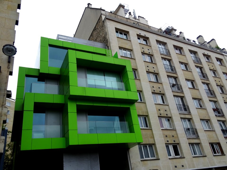 Immeuble moderne vert acidulé, 43 bis rue Desnouettes, 15e… 