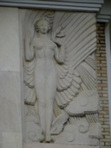 Bas-relief, sur le portail au 28 boulevard Victor, 15e arr… 