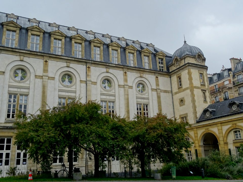 Jardin de l'Hopital Vaugirard et bâtiment de l'Université … 