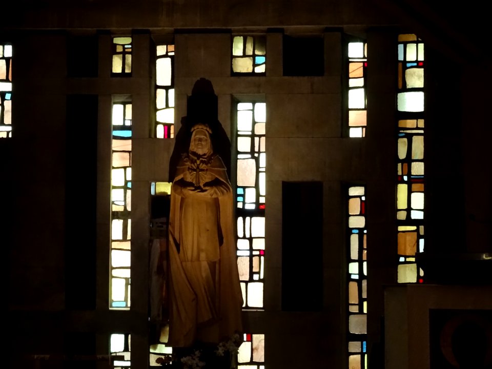 Sculpture et vitraux de l'église Notre-Dame-de-la-Salette,… 