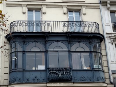 Immeuble et verrière-balcon, au 10 avenue de Clichy, 17e a… 