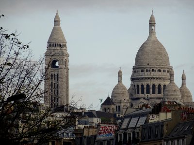 Vue depuis le boulevard des Batignolles : la Basilique du … 