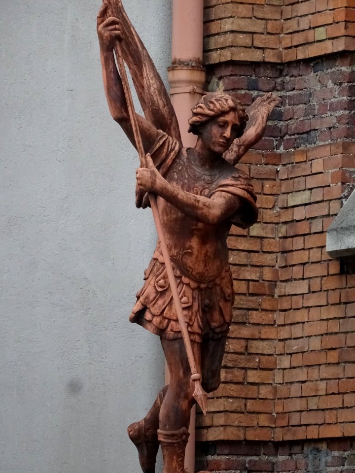 Sculpture, église Saint-Michel des Batignolles, place Sain… 