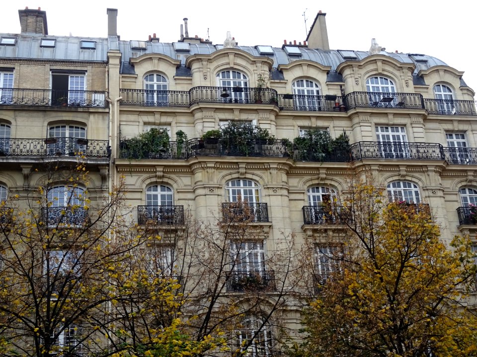 Immeuble au dessus de la rue de Rome, 17e arr., Paris 
