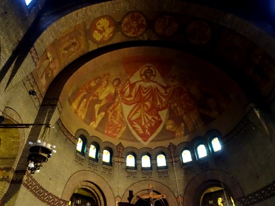 Fresque sous la voûte, église Saint-Michel des Batignolles… 