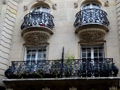 Détail des balcons, immeuble au 62 rue Dulong, 17e arr., P… 