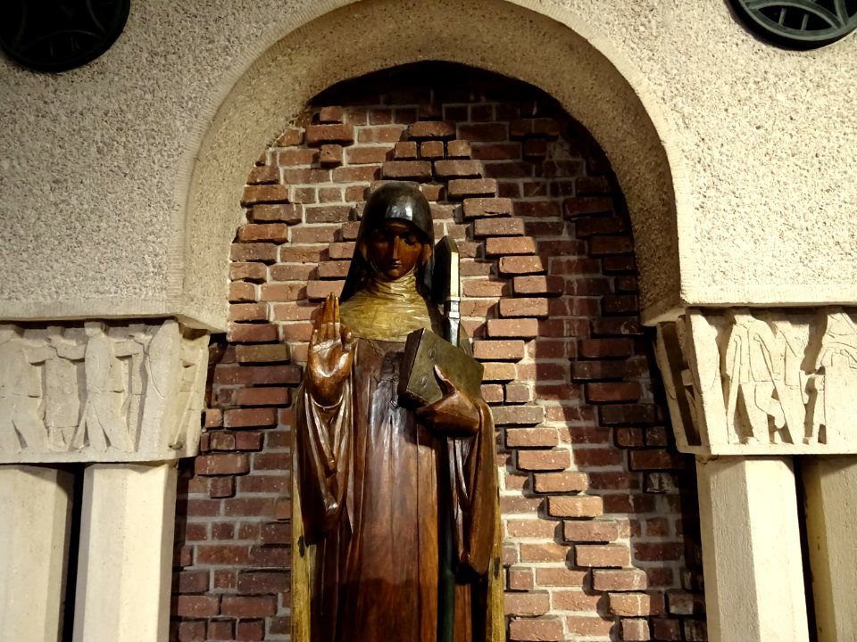 Statue de la Vierge en bois, église Sainte-Odile de Paris,… 