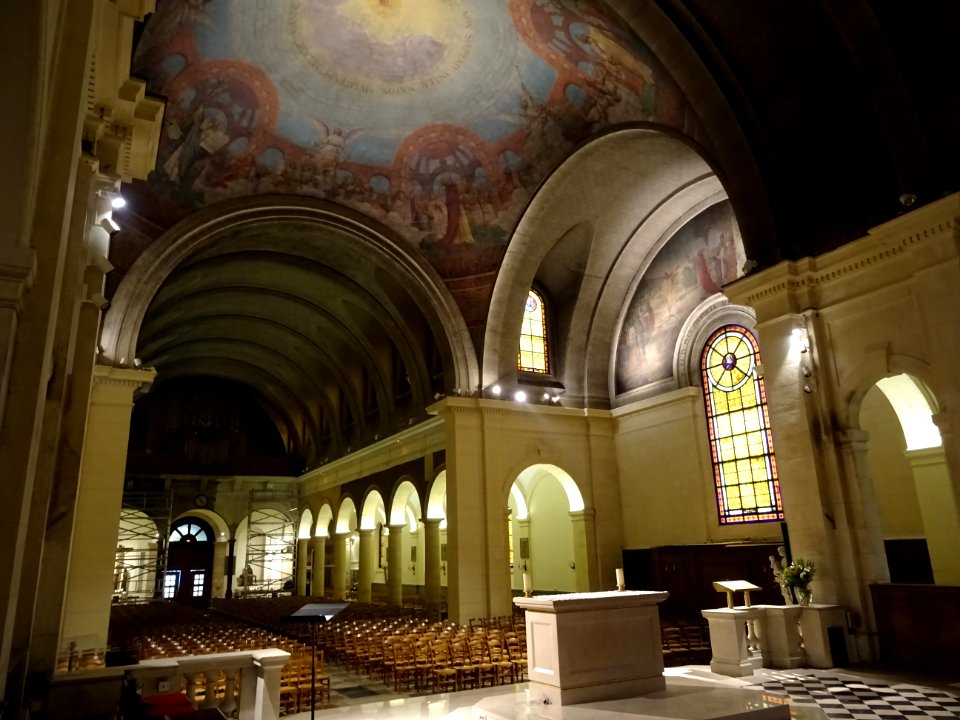 Nef de l'église Saint-Jean-Baptiste de Grenelle, rue des E… 