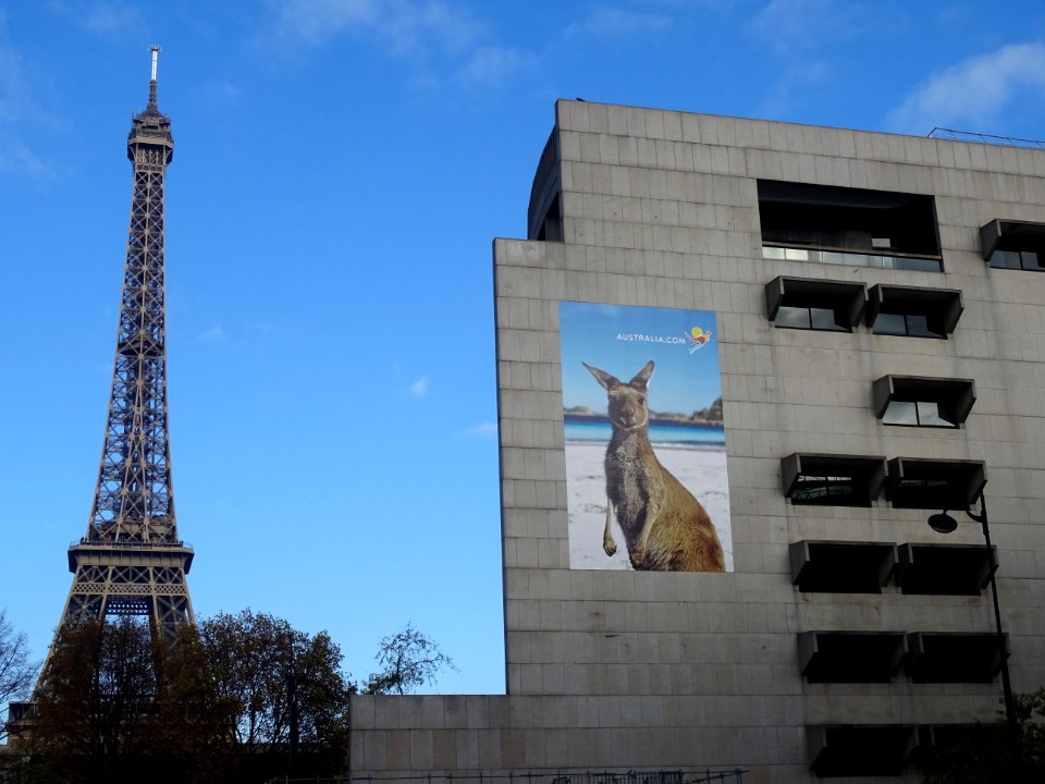 Tour Eiffel et kangourou géant, à la limite du 15e et du 7… 