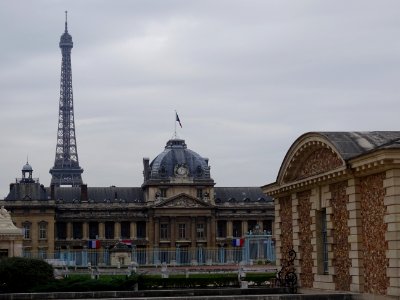 Tour Eiffel et Ecole Militaire, 14 Avenue de Lowendal, 7e … 