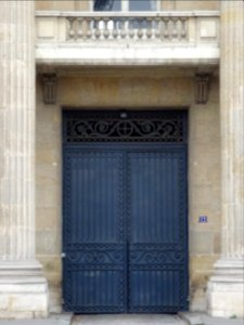 Une des portes de l'Ecole Militaire, 13 place Joffre, 7e a… 