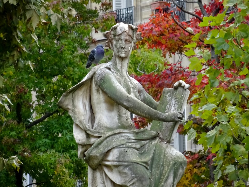 Statue L’Histoire inscrivant le centenaire d’Émile-Franç… 