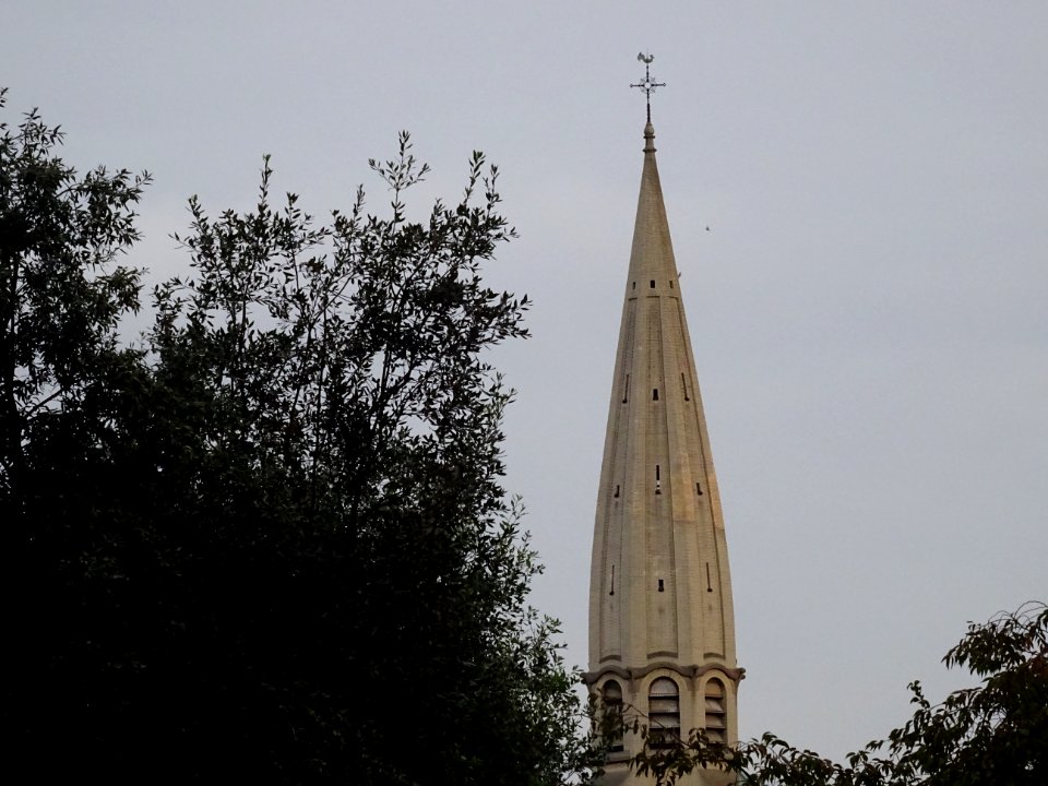 Clocher de l'église Saint-Léon, place du Cardinal-Amette, … 