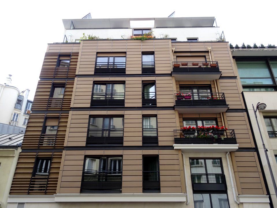 Immeuble moderne, au 250 rue de la Croix Nivert, 15e arr.,… 