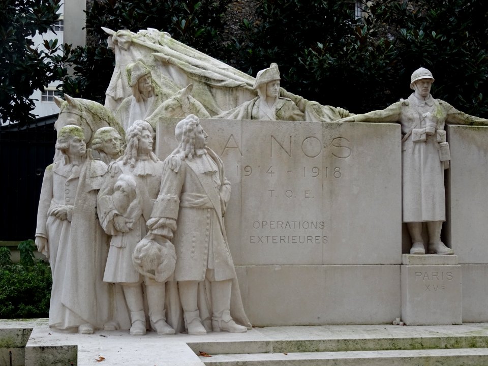 Statue A nos morts, place Hubert Monmarché, 15e arr., Pa… 