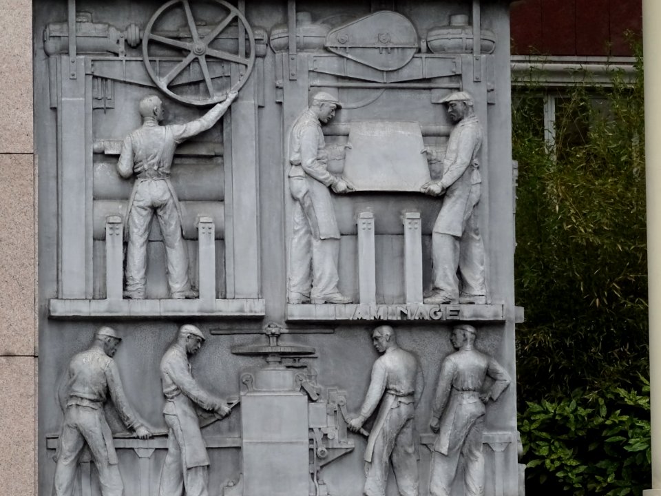 Laminage, bas-relief, au siège de la Fédération français… 