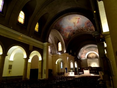 Nef de l'église Saint-Jean-Baptiste de Grenelle, rue des E… 