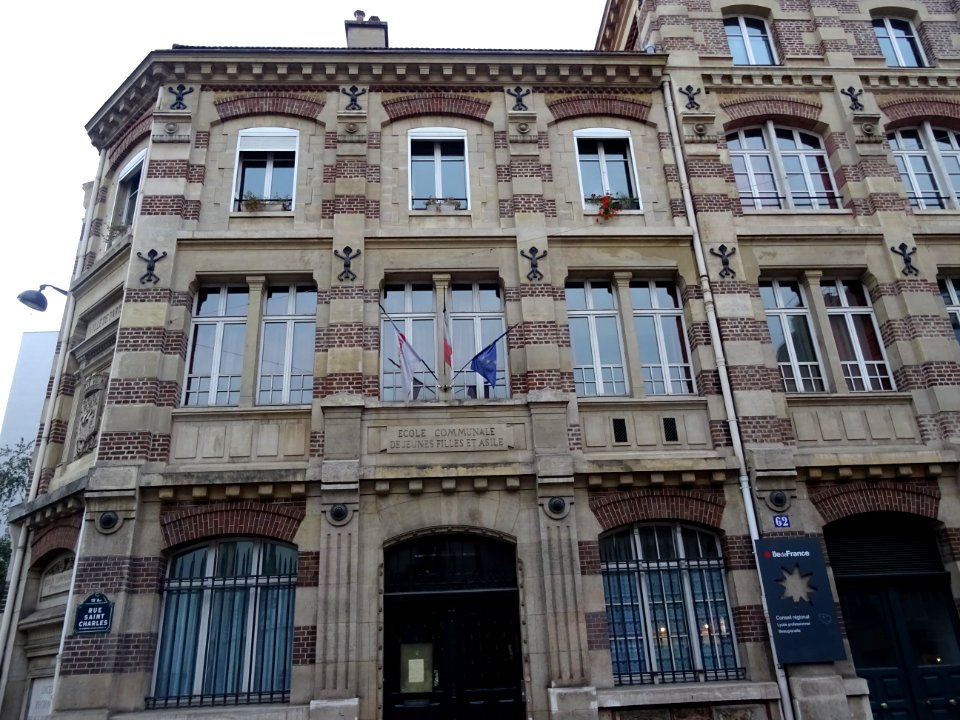 Ecole communale de jeunes filles et asile, Lycée régional … 