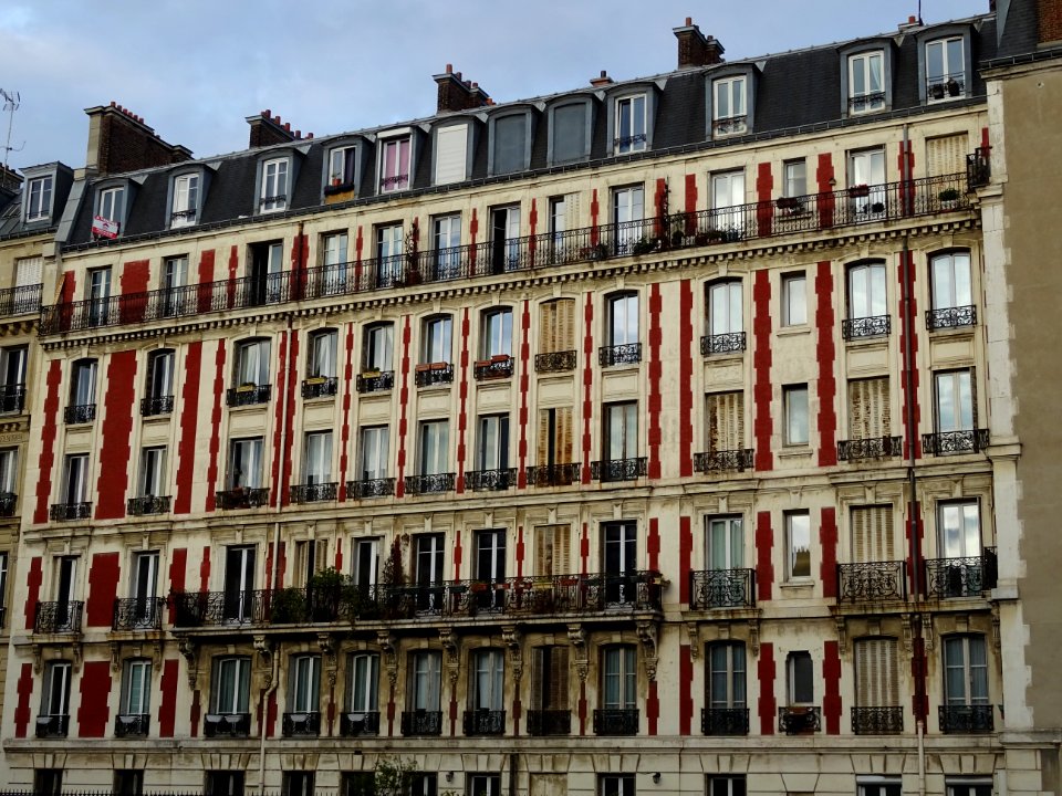 Immeuble en face du 135 rue de Rome, le long des voies de … 